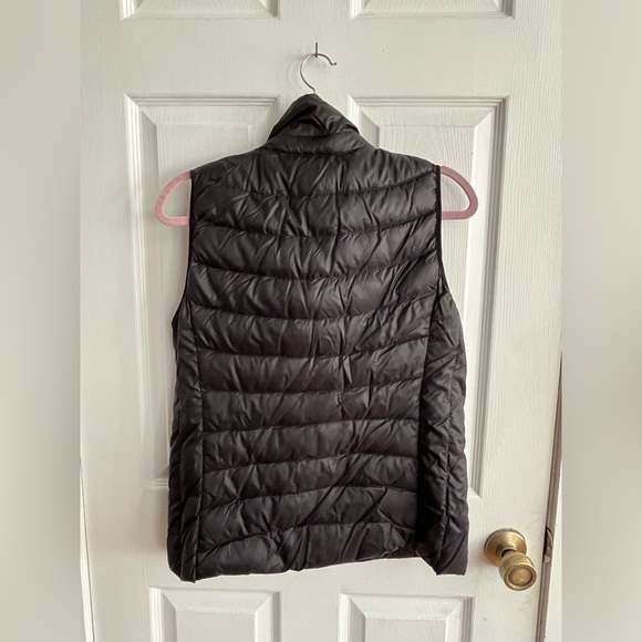 Uniqlo Ultra Light water resistant vest - Picture 2 of 3